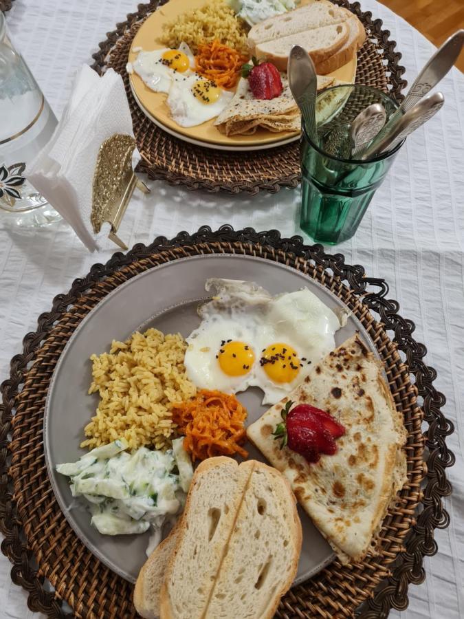 Friendly Guest House Kutaisi Esterno foto