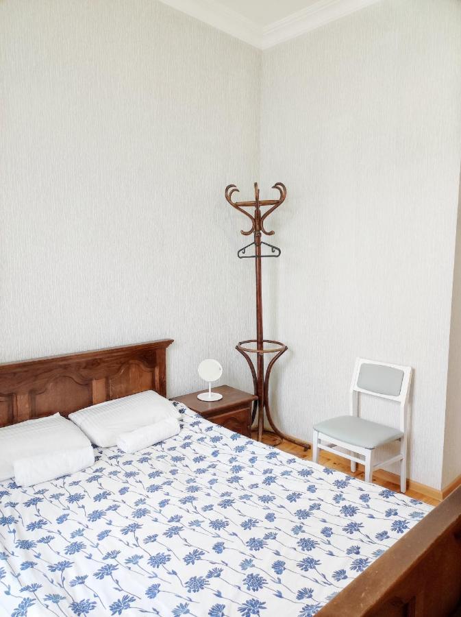 Friendly Guest House Kutaisi Esterno foto